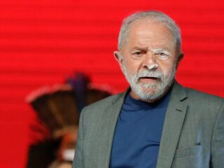 Bolsonaro "não sabe a família que tem", diz Lula sobre corrupção