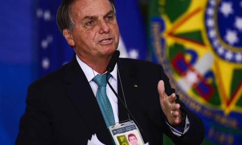 "Não é da forma como é descrito", diz Bolsonaro sobre racismo no Brasil