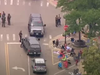 Ataque a tiros em desfile da Independência deixa 5 mortos nos Estados Unidos