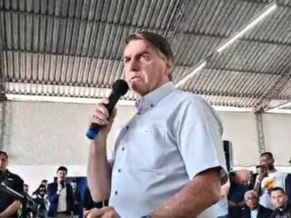 Bolsonaro minimiza apoio de empresários a golpe e fala em "fake news"