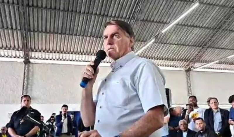 Bolsonaro minimiza apoio de empresários a golpe e fala em "fake news"