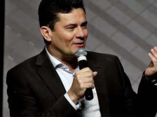 Moro ameaça processar partidos que tentem ir contra sua candidatura ao Senado