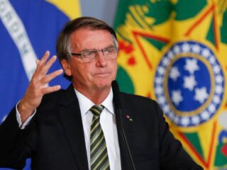 Bolsonaro volta a convocar apoiadores para irem às ruas em 7 de setembro