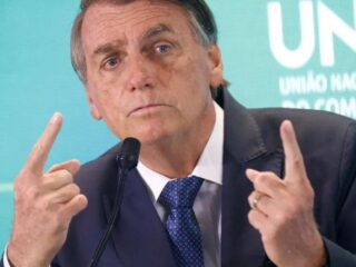 Bolsonaro diz que vai 'evitar' concursos para 'proteger' os servidores