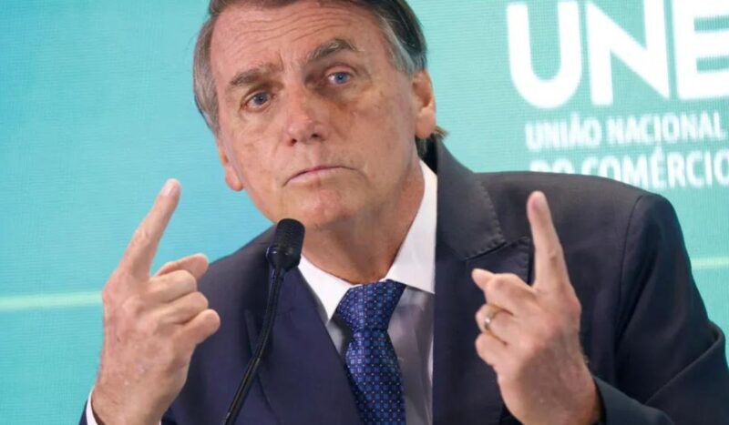 Bolsonaro diz que vai 'evitar' concursos para 'proteger' os servidores