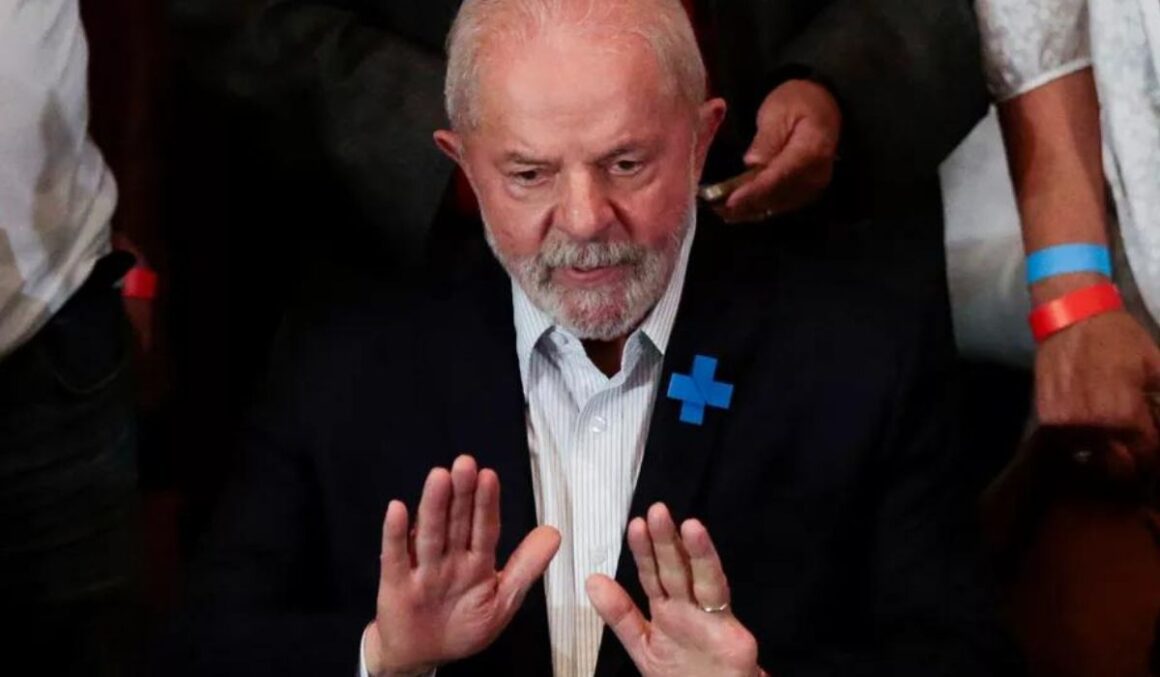 Equipe de Lula avalia que precisa reverter queda entre evangélicos para vencer no 1º turno