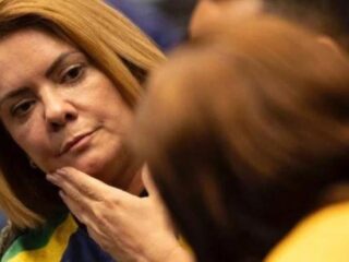 Ex-mulher de Bolsonaro declara ao TSE ser dona de mansão que dizia alugar