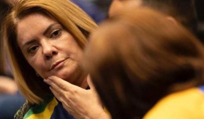 Ex-mulher de Bolsonaro declara ao TSE ser dona de mansão que dizia alugar