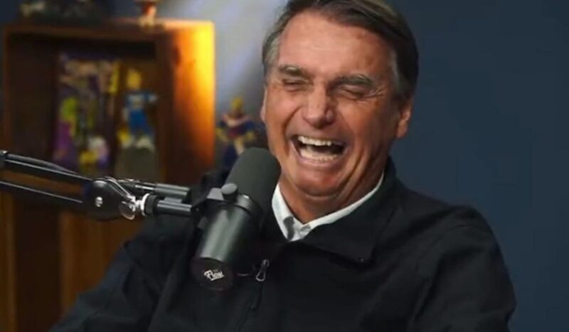 Bolsonaro debocha de vacina contra varíola do macaco no Podcast Flow