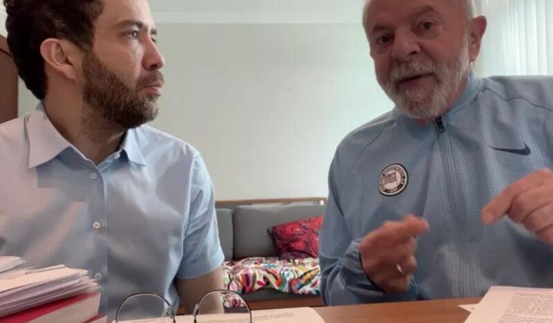 Lula diz que Guedes 'nem sabe que tem pobre', em live com Janones