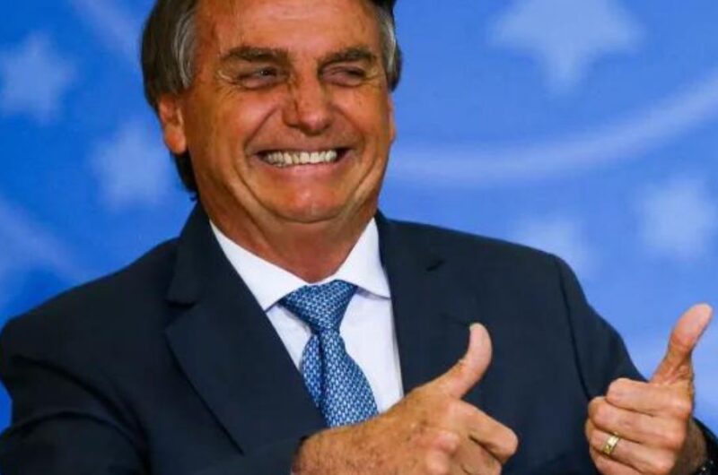 "Vou dar um beijo no Bonner hoje", diz Bolsonaro, primeiro entrevistado do JN