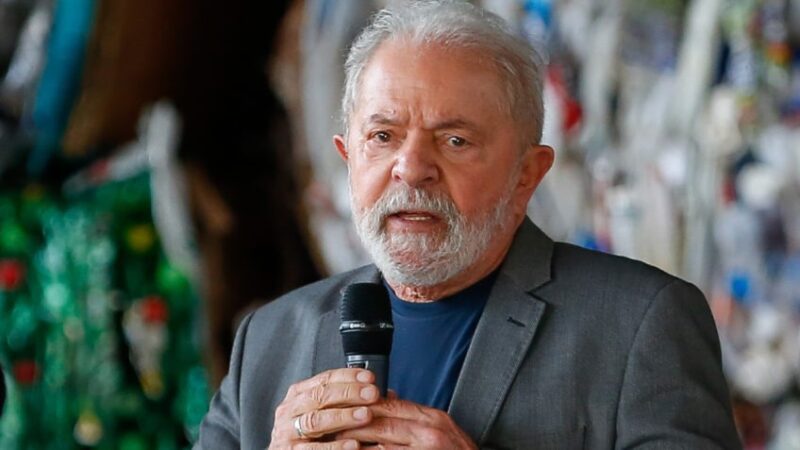 “Vamos fazer os reajustes necessários no imposto de renda”, diz Lula em SP