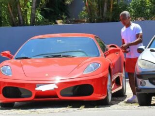 Romário oculta do TSE Ferrari e casa no Rio que somam R$ 6,7 mi, diz jornal