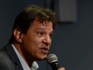 Haddad chama Bolsonaro de 'desqualificado' para ter assumido Presidência