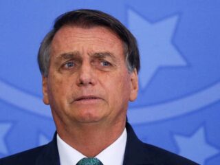 62% dos brasileiros acham que Bolsonaro aumentou Auxílio Brasil por interesse, diz pesquisa