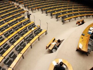 Deputados 'mudam de cor' no TSE após regra que aumenta verba a partidos com candidatos negros