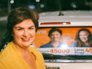 Dra. Heloisa "A Deputada da Saúde" realizou um adesivaço na Doca, em Belém