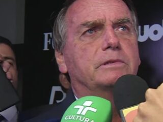 “Não vou apertar mão de ladrão”, diz Bolsonaro