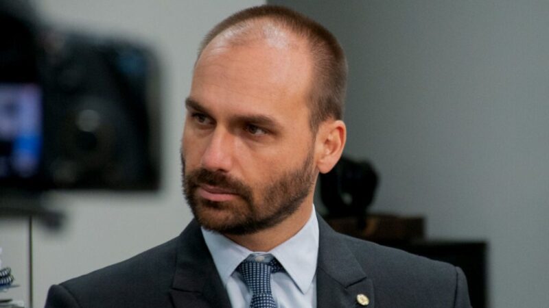 Eduardo Bolsonaro sobre governo Lula: 'Vamos voltar e consertar a lambança'