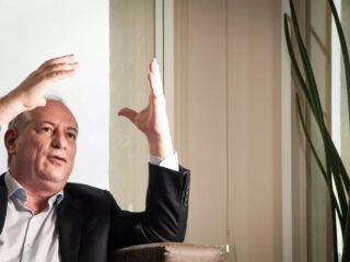 Ciro pede à Justiça que Eunício seja condenado por tweets sobre despejo