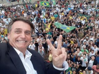 PT aciona TCU por campanha de Bolsonaro em horário de expediente