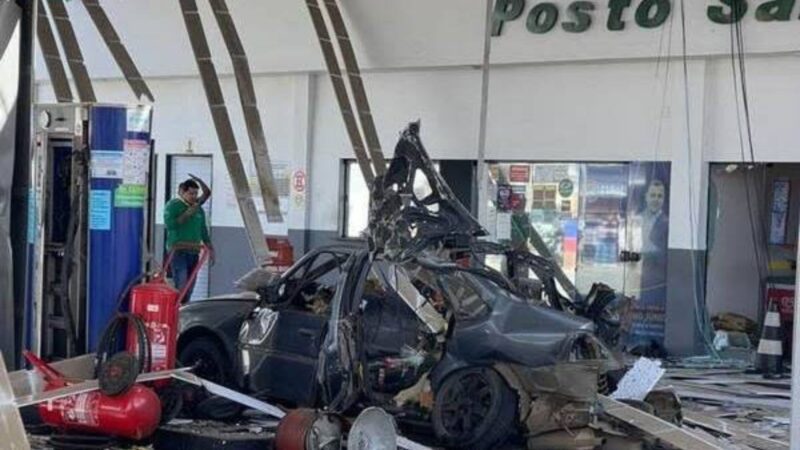 Carro explode durante abastecimento e mata frentista