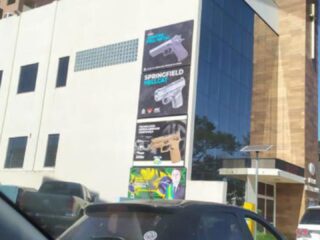 Muro de igreja presbiteriana vira outdoor para propaganda ilegal de armas e de Bolsonaro