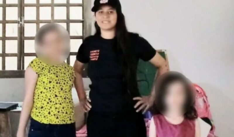 Mãe que matou filhas a facadas acha que "fez bem a elas"