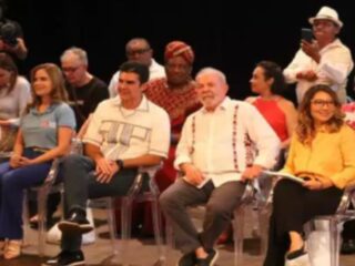 Helder Barbalho comparece em visita de Lula no Theatro da Paz, em Belém