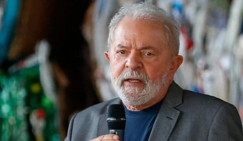 Lula diz que Bolsonaro usa 'nome de Deus' para ganhar voto