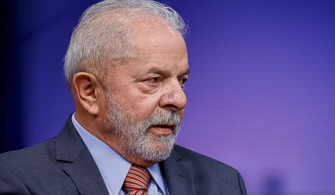 Lula diz que Forças Armadas 'não tinham que estar preocupadas em fiscalizar urna'