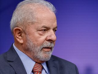 Lula diz que Forças Armadas 'não tinham que estar preocupadas em fiscalizar urna'