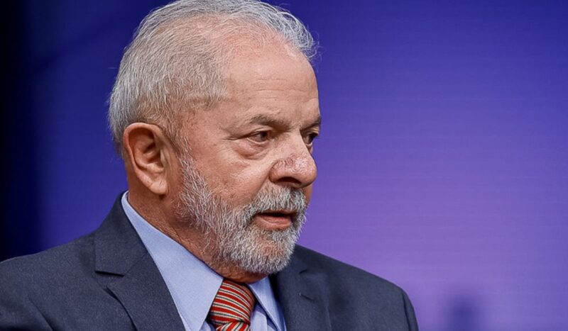 Lula diz que Forças Armadas 'não tinham que estar preocupadas em fiscalizar urna'