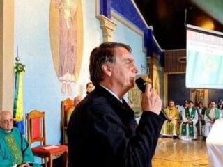 “Afastai a peste do comunismo”, diz Bolsonaro durante missa