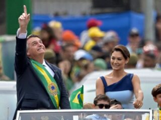 Bolsonaro puxa coro de "imbrochável" em discurso no 7 de Setembro