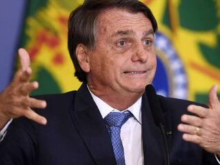 Bolsonaro diz que vai passar "faixa" e se "recolher" caso perca eleição