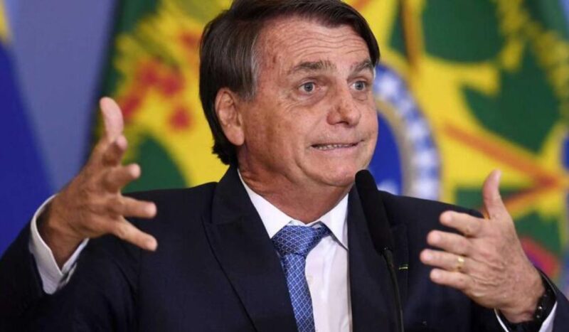 Bolsonaro diz que vai passar "faixa" e se "recolher" caso perca eleição