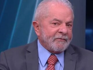 Lula diz que 'MEC não compra mais livro, distribui dinheiro para pastores'