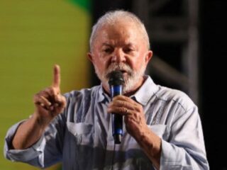 Lula fala em reajustar tabela do SUS e fortalecer ensino público