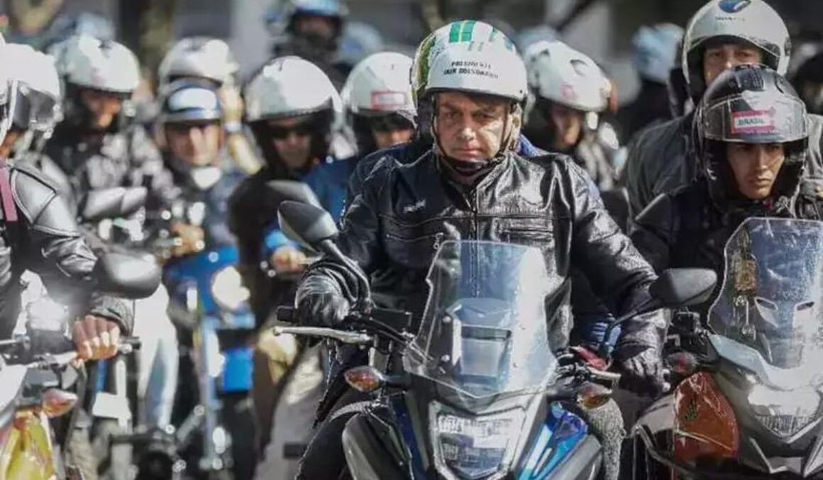 TSE multa Bolsonaro por propaganda antecipada em motociata