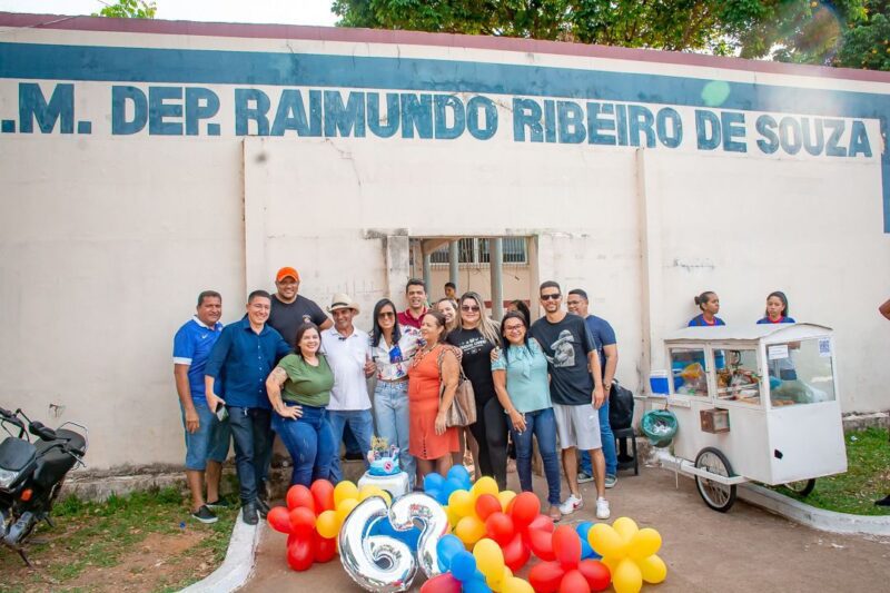 Vendedor de salgados ganhar festa surpresa enquanto trabalhava em Tucuruí