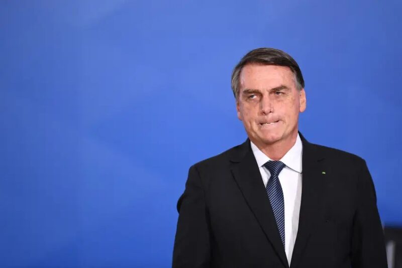 Bolsonaro corta 45% da verba para tratamento de câncer para bancar orçamento secreto