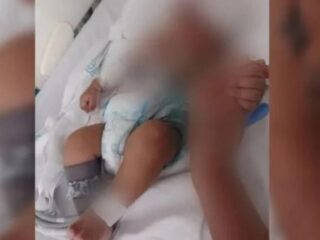 Bebê morre após pai jogar celular nele ao tentar atingir a mulher