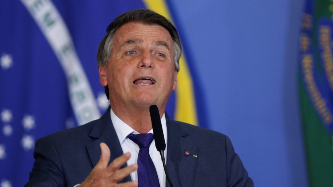 Bolsonaro pode receber R$ 42 mil com aposentadorias fora da Presidência