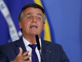 Bolsonaro pode receber R$ 42 mil com aposentadorias fora da Presidência