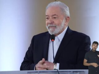 “Tem alguém espumando com medo da quebra dos seus sigilos de 100 anos”, diz Lula