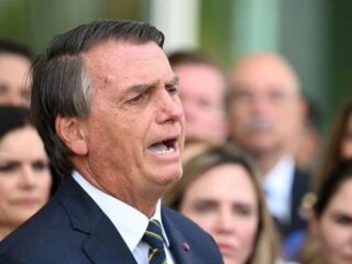 Bolsonaro se irrita ao ser questionado sobre orçamento secreto: "Eu desvetei?"