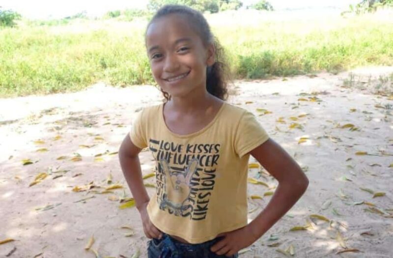 Caminhão carregado de tijolos tomba e mata criança em Goianésia do Pará