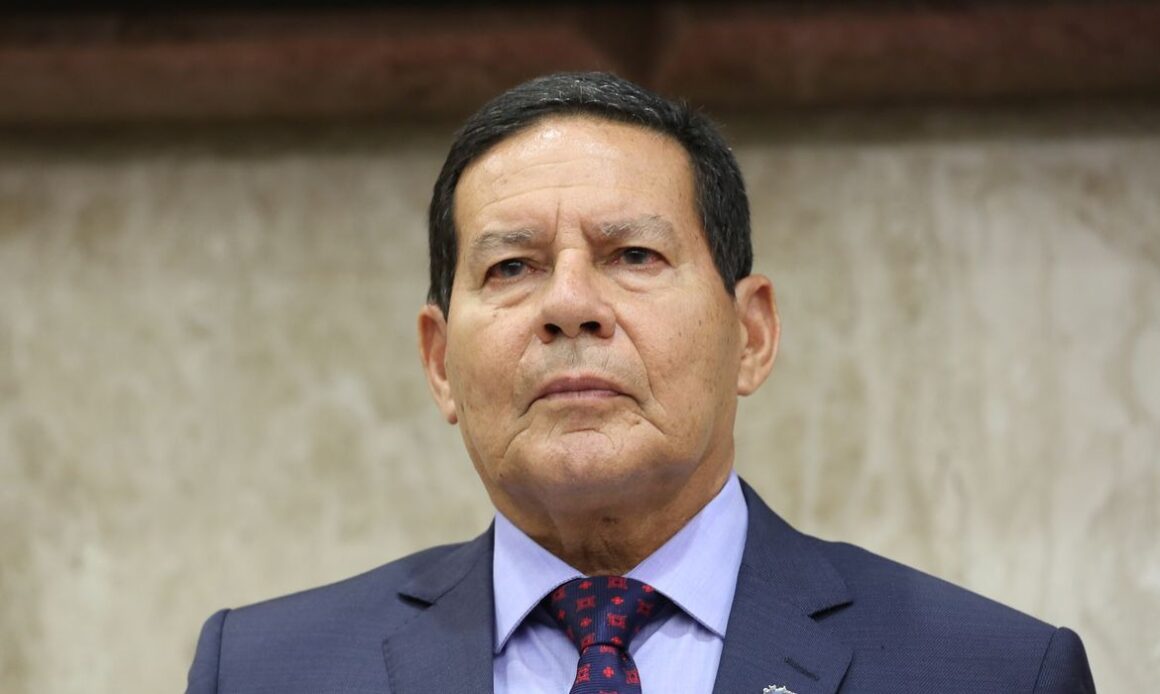Mourão: Senado tem que dar um freio em Moraes
