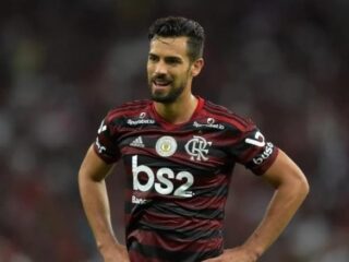 Ex-jogador do Flamengo é esfaqueado durante atentado na Itália